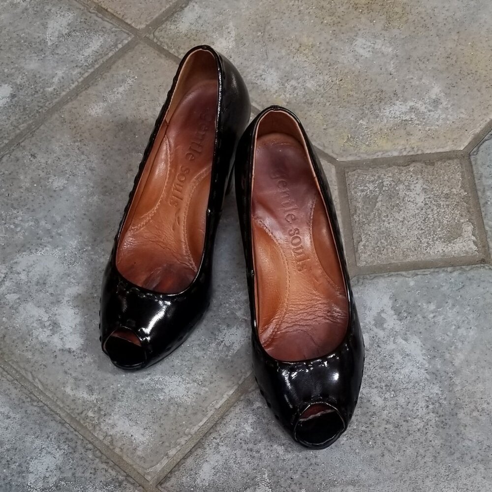 Kenneth Cole - Gentle Souls "Instant Hit" black patent peep-toe pumps